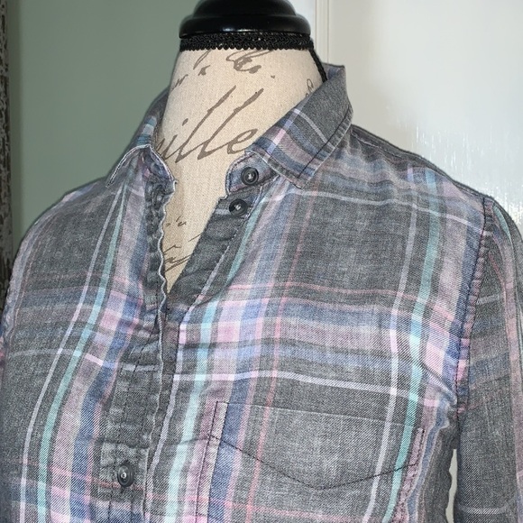 AMERICAN EAGLE OUTFITTERS Boyfriend Fit Button Down  - Burnout - Picture 3 of 15